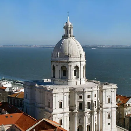Alfama 28 Apartman *